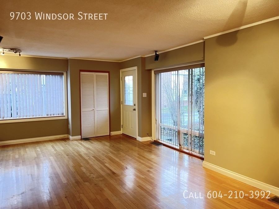 9703 Windsor St - Photo 7 of 20