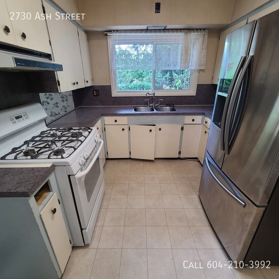 2730 Ash St - Photo 4 of 22