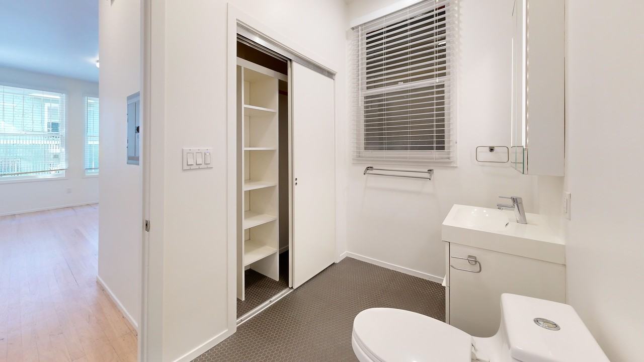 1575 Sacramento St #1 - Photo 5 of 7