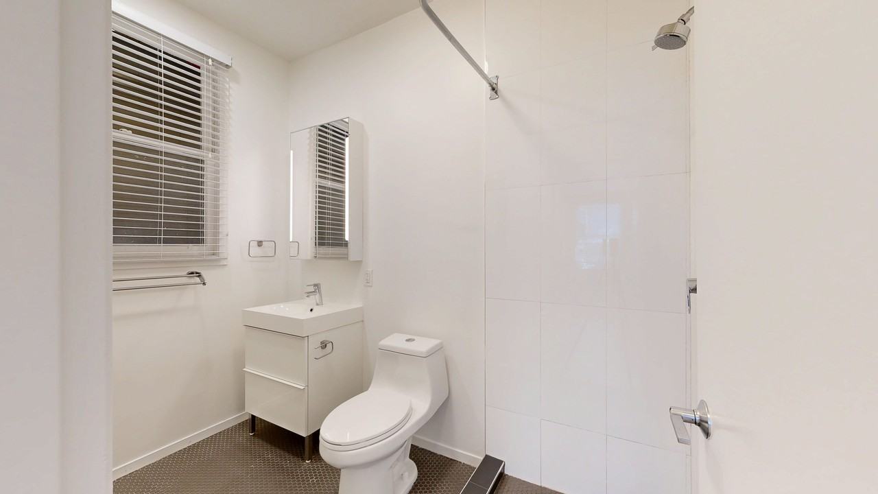 1575 Sacramento St #1 - Photo 6 of 7
