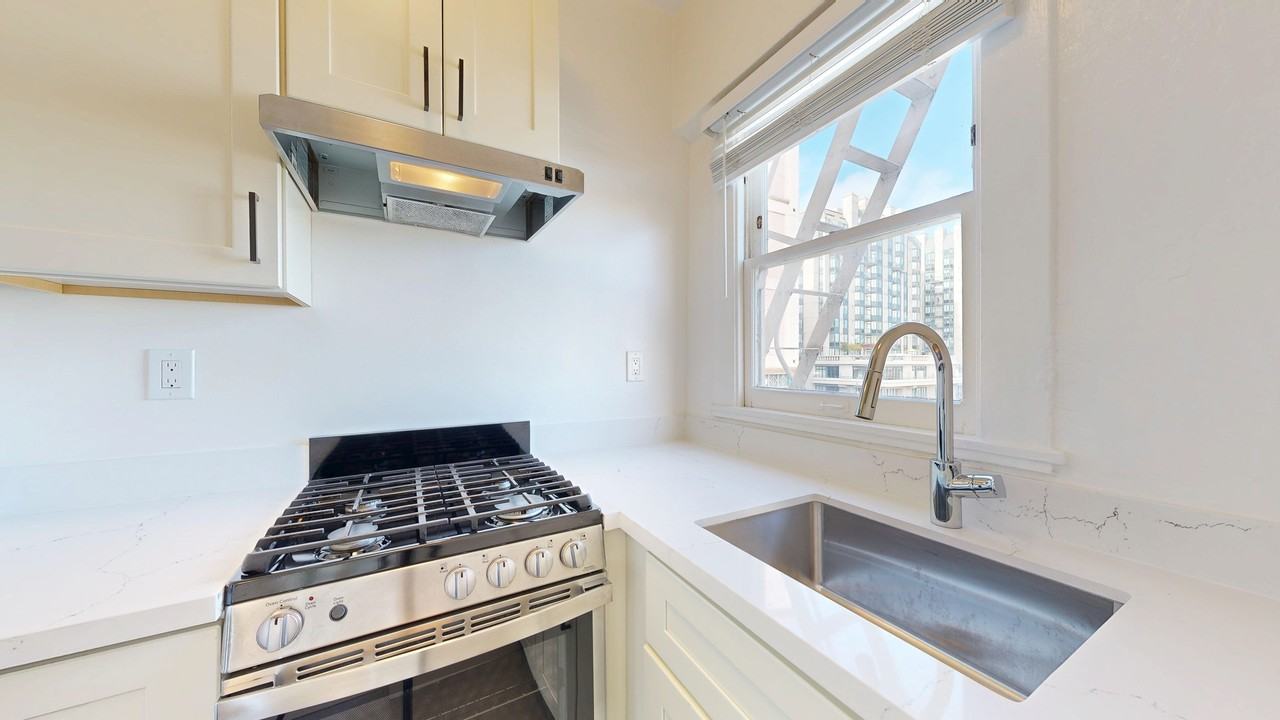 931 Ofarrell St #34 - Photo 2 of 9