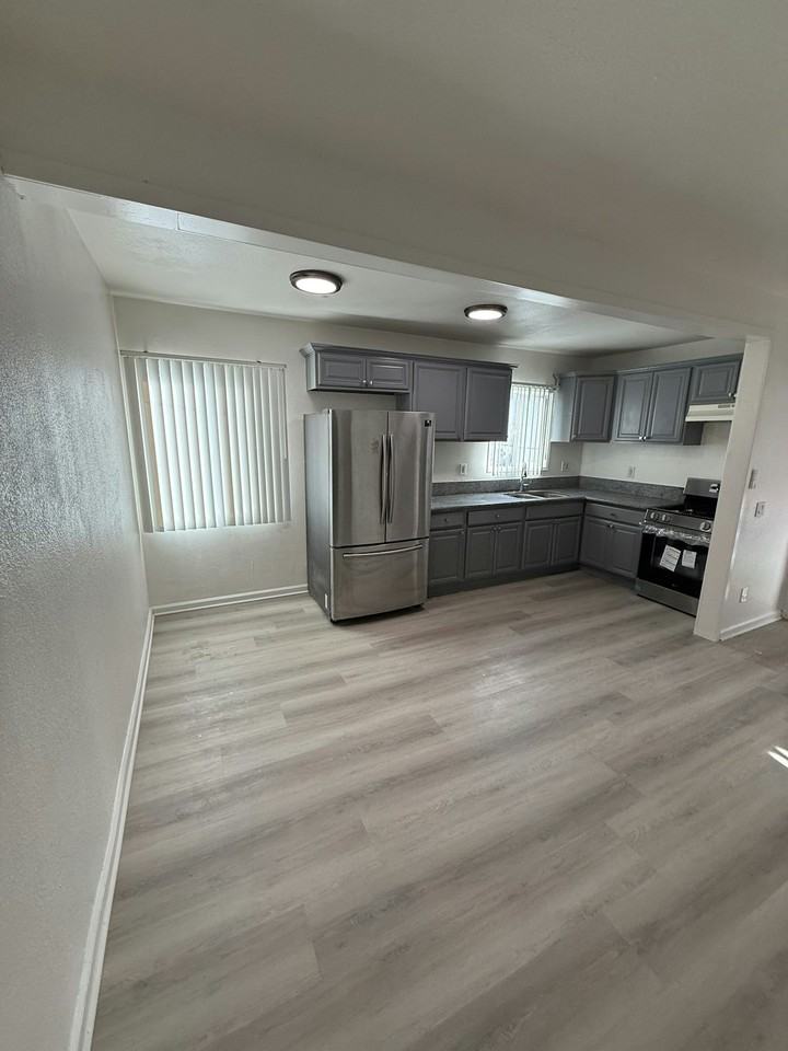 2751 East 14th Street, Unit 5 - Photo 4 of 17