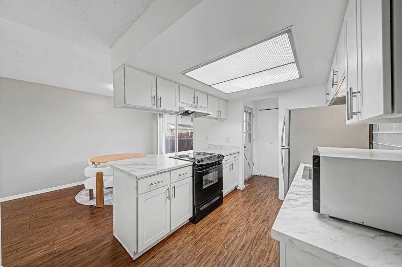1920 S Oswego Way - Photo 6 of 19