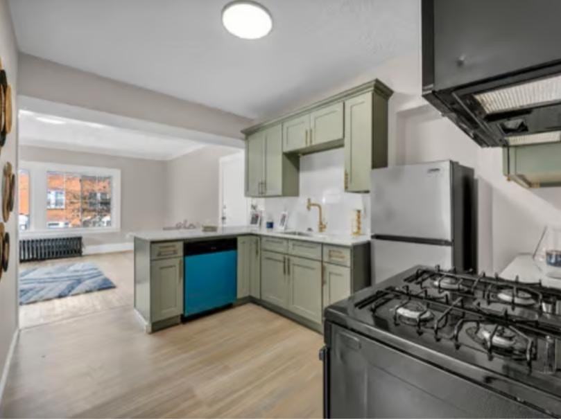 1369 West 112th Street, Unit 302 - Photo 2 of 8