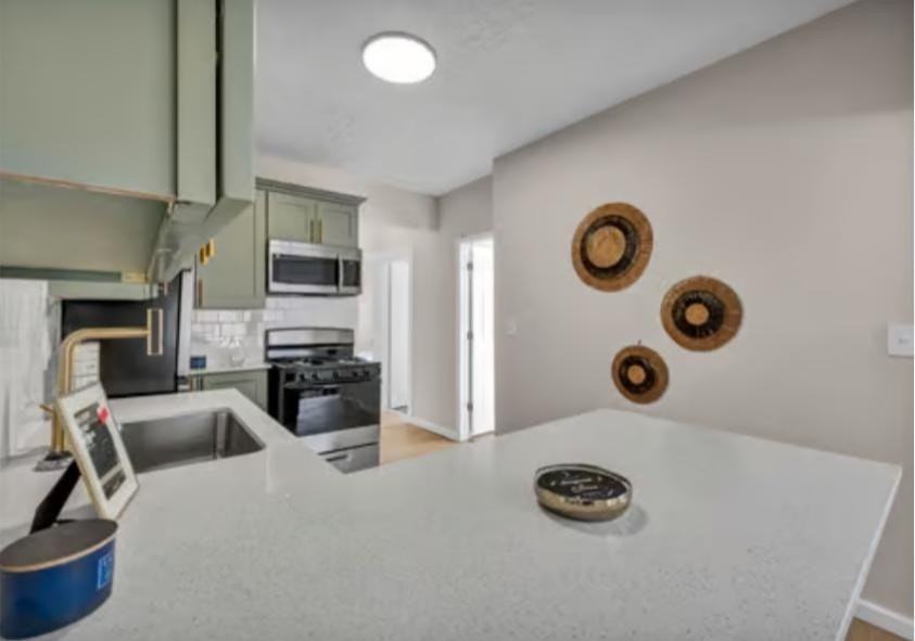 1369 West 112th Street, Unit 302 - Photo 4 of 8