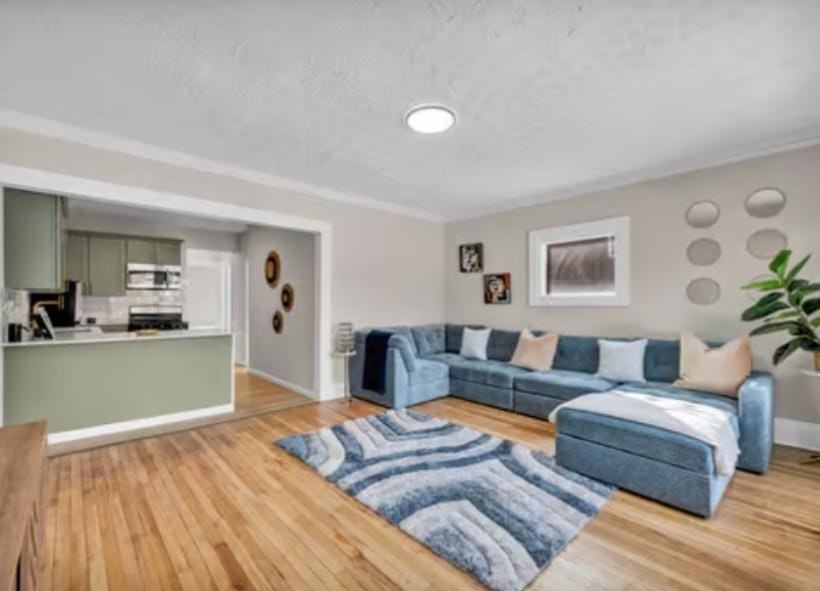1369 West 112th Street, Unit 302 - Photo 5 of 8