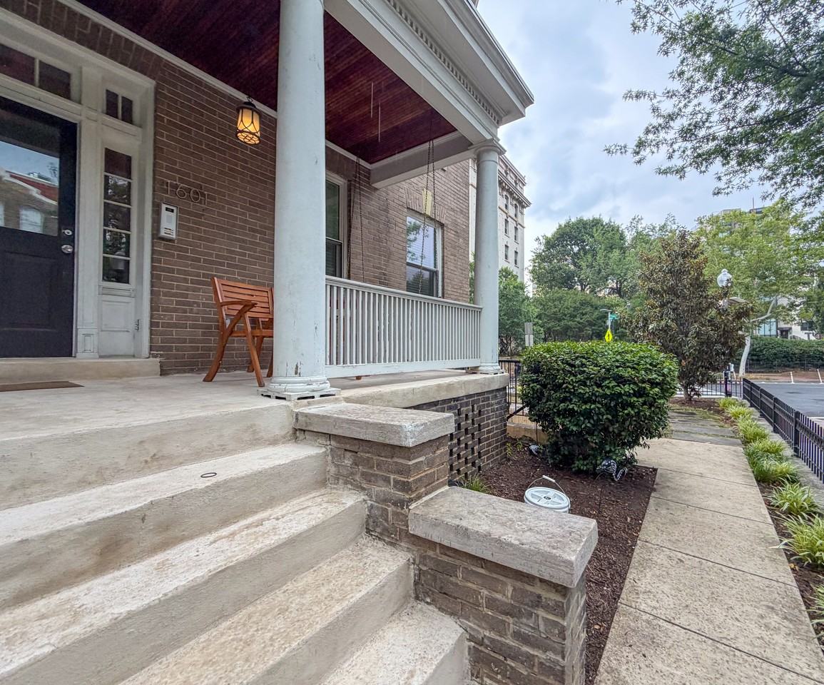 1601 Hobart St Nw #1 - Photo 3 of 35
