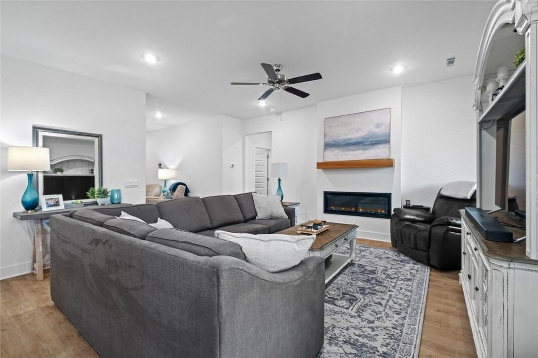 2105 Oliver St - Photo 5 of 26