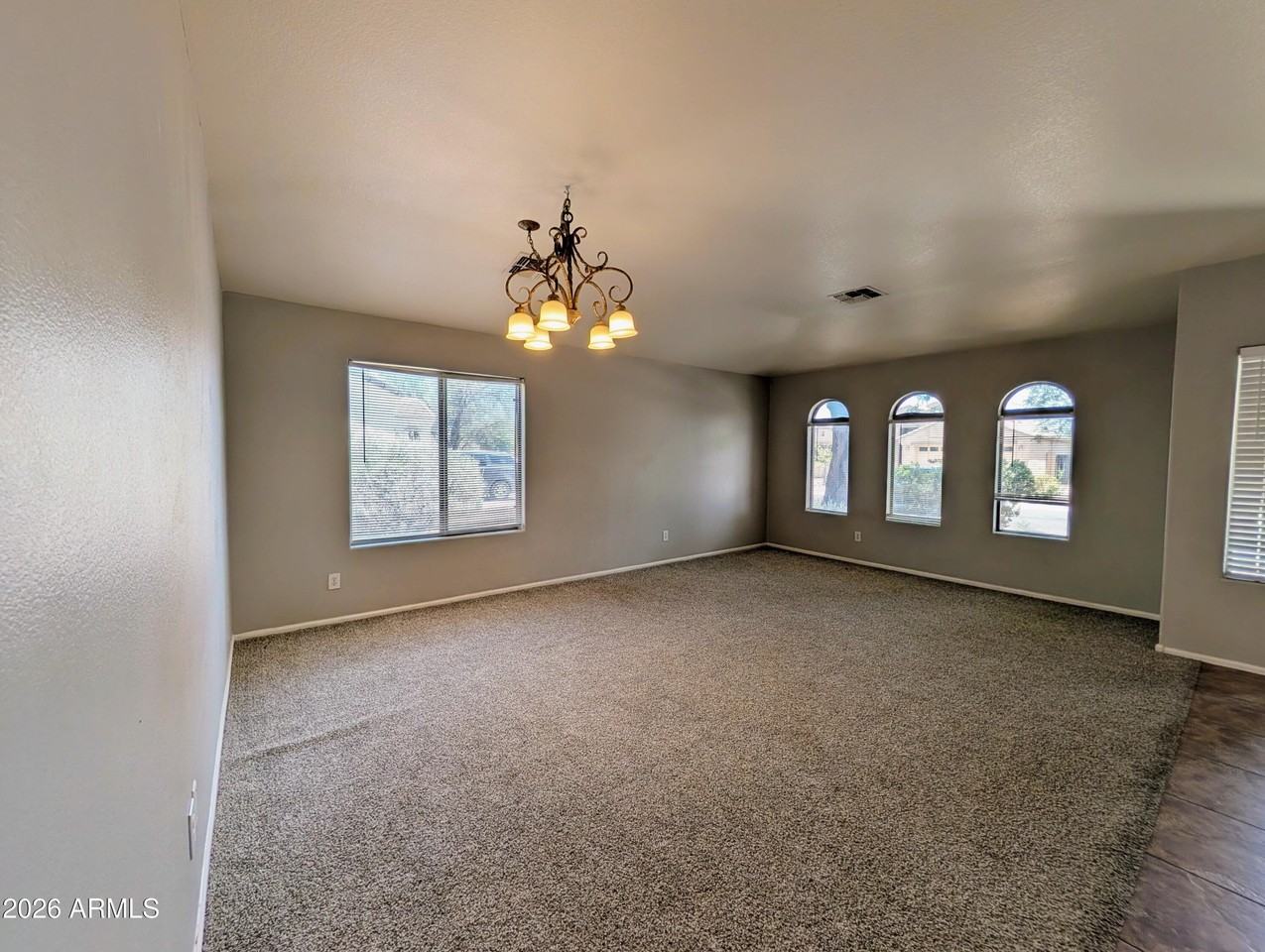 738 E Saddle Way - Photo 4 of 18