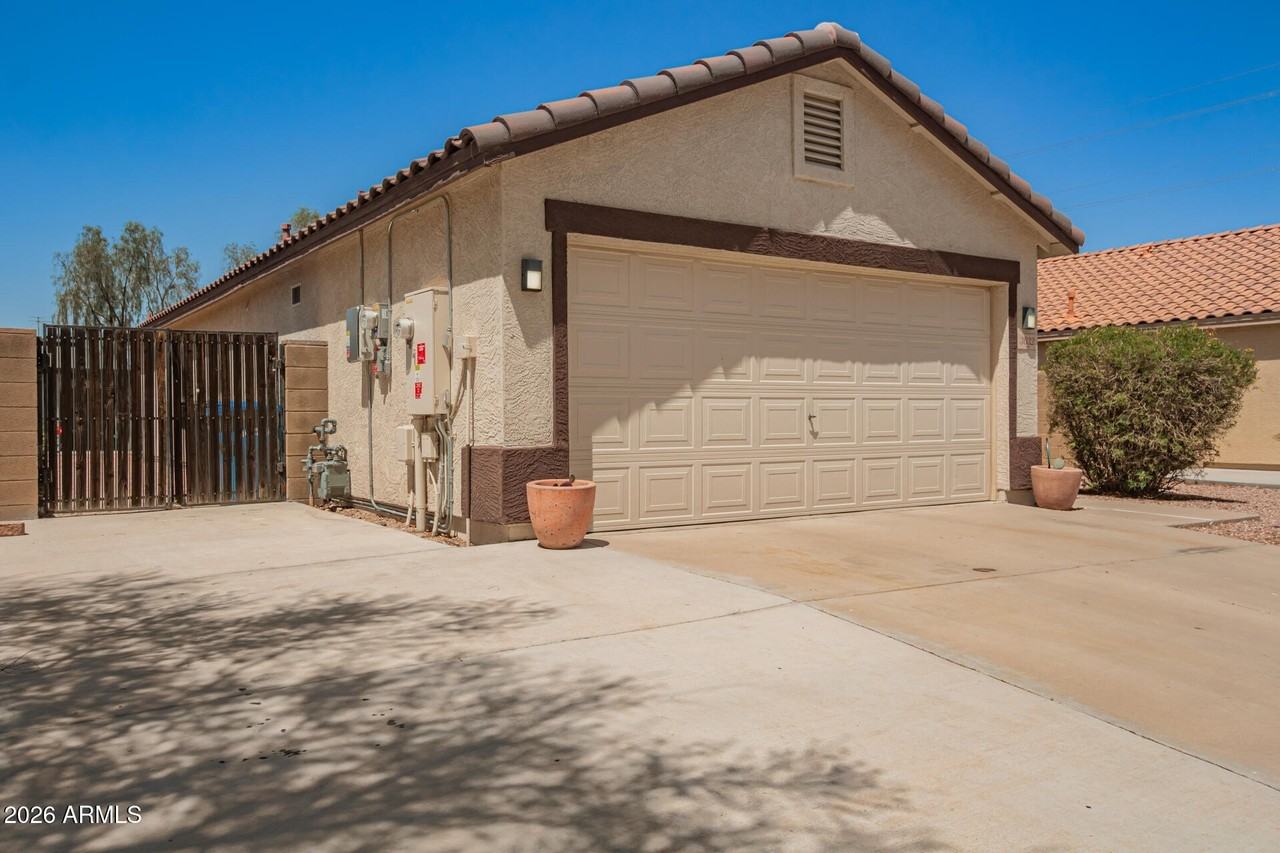 3032 W Red Fox Rd - Photo 2 of 34