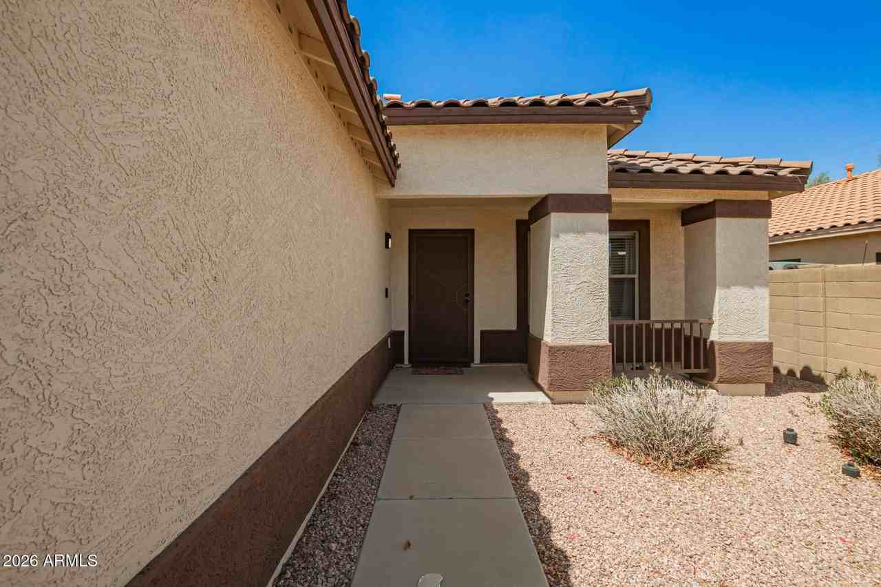 3032 W Red Fox Rd - Photo 3 of 34