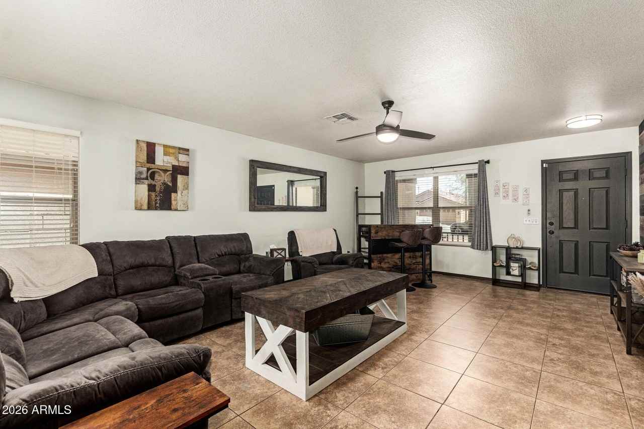 3032 W Red Fox Rd - Photo 5 of 34