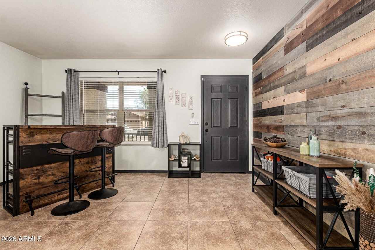 3032 W Red Fox Rd - Photo 7 of 34