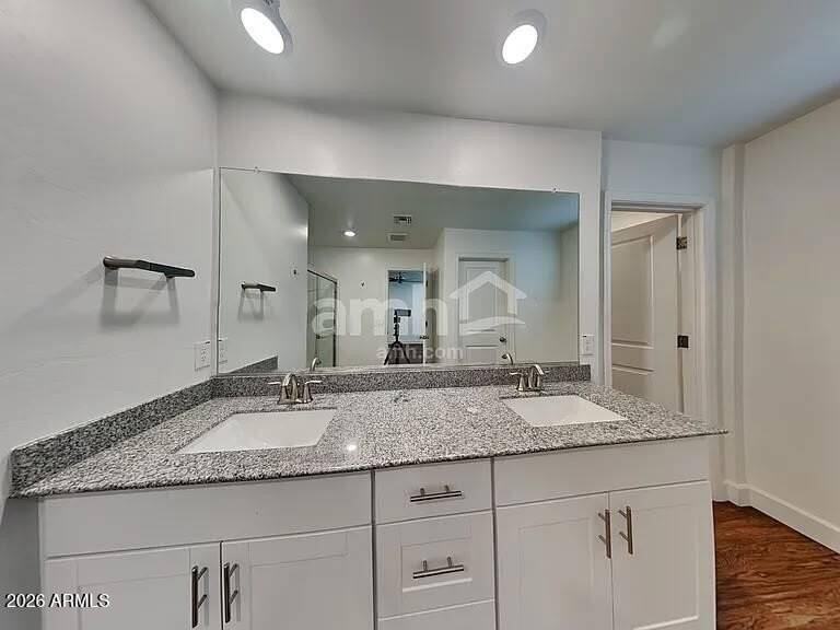 678 W Laredo Ave - Photo 4 of 16