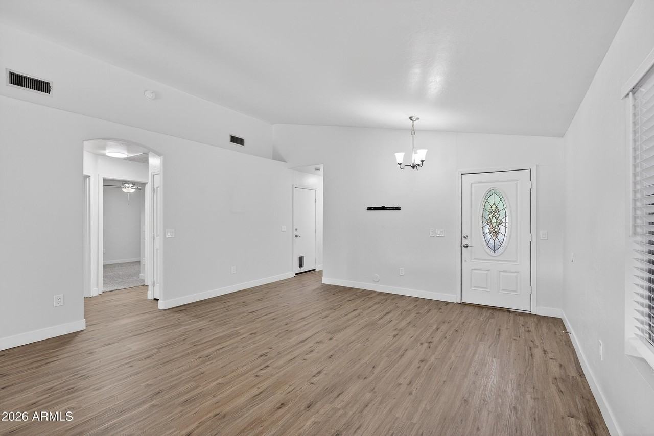 1365 E Betsy Ln - Photo 4 of 36