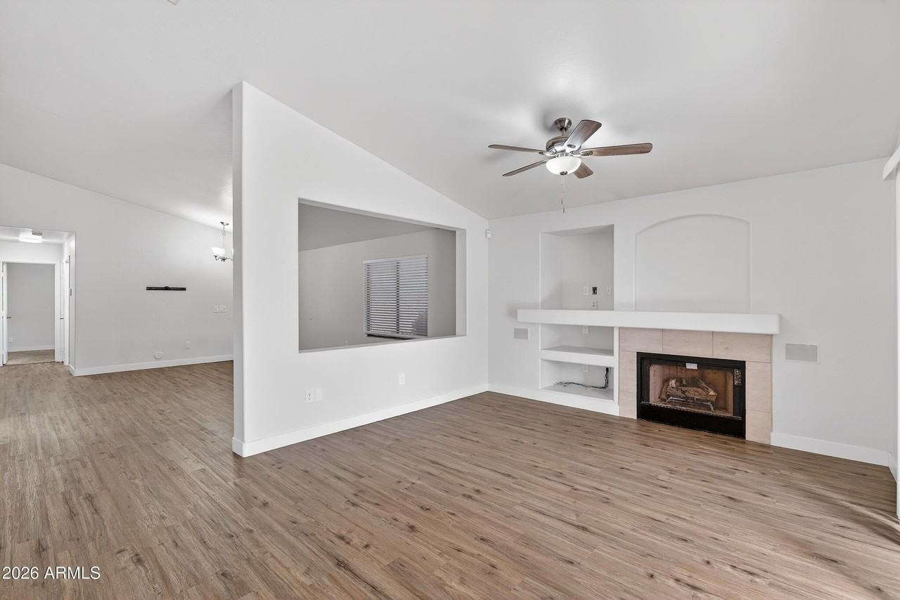 1365 E Betsy Ln - Photo 7 of 36