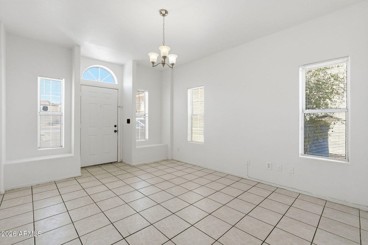 1026 W Libra Dr - Photo 4 of 34