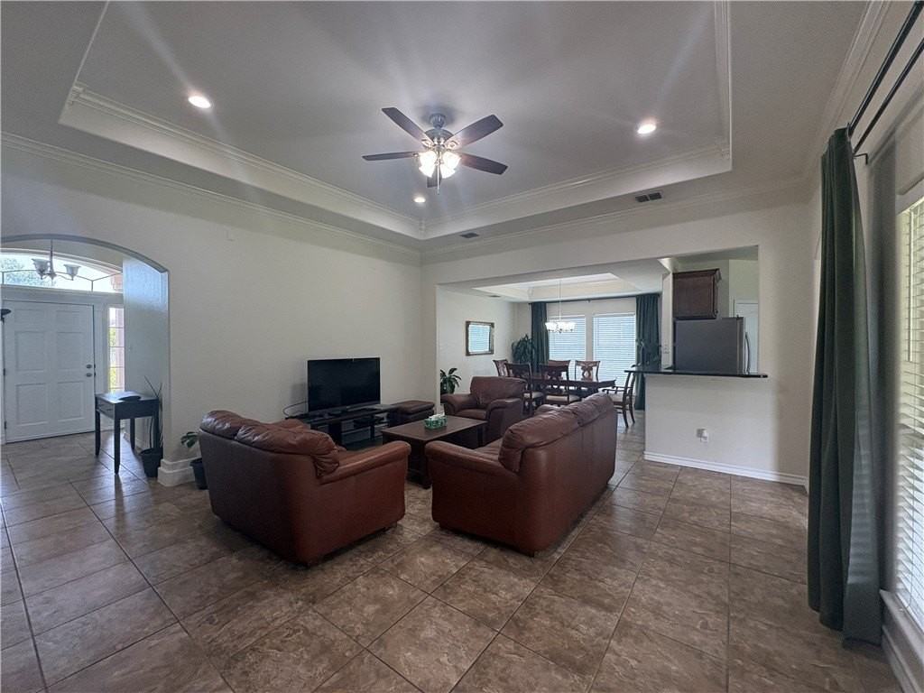 1921 Woodbend Dr - Photo 2 of 21