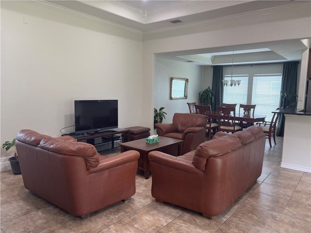 1921 Woodbend Dr - Photo 3 of 21