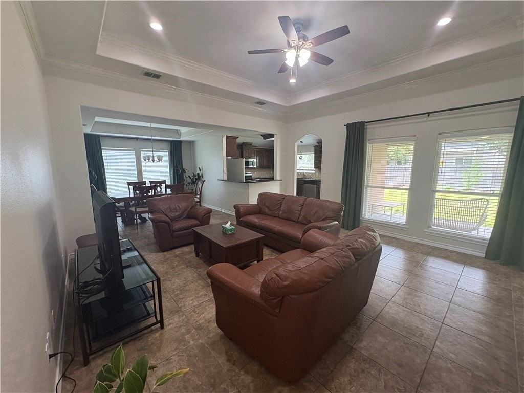 1921 Woodbend Dr - Photo 4 of 21