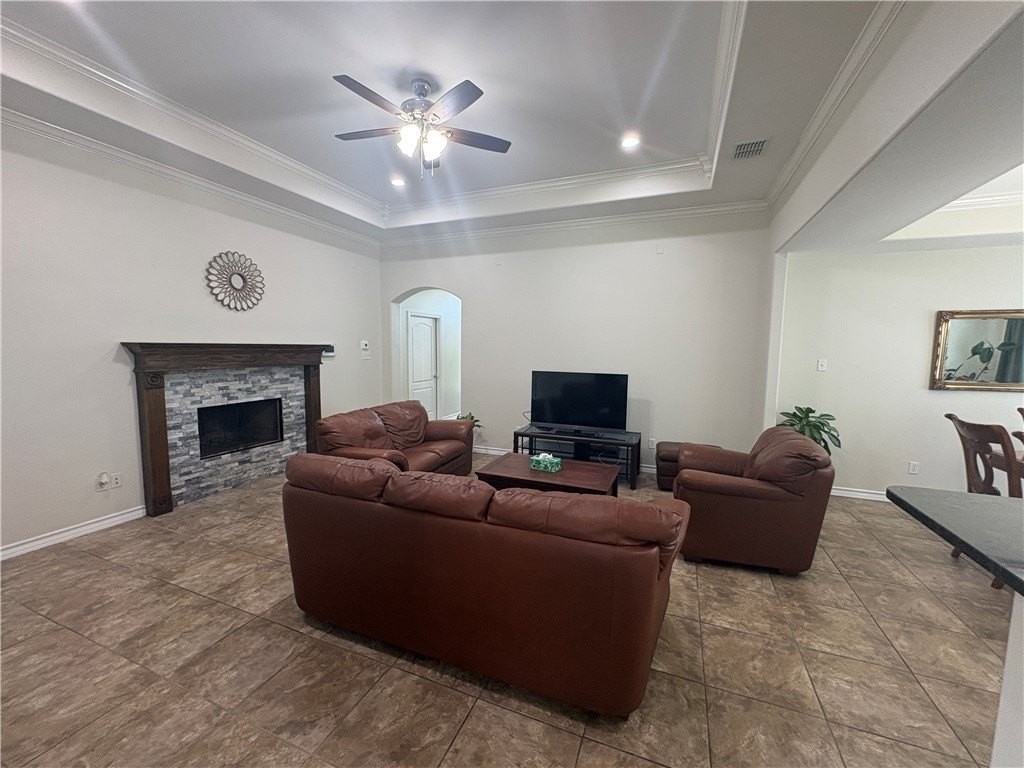 1921 Woodbend Dr - Photo 5 of 21