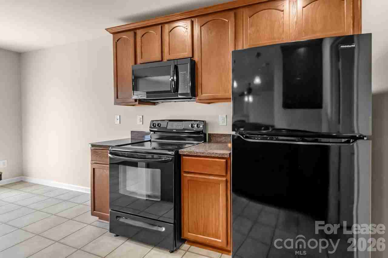 2937 Westbury Ct - Photo 4 of 37