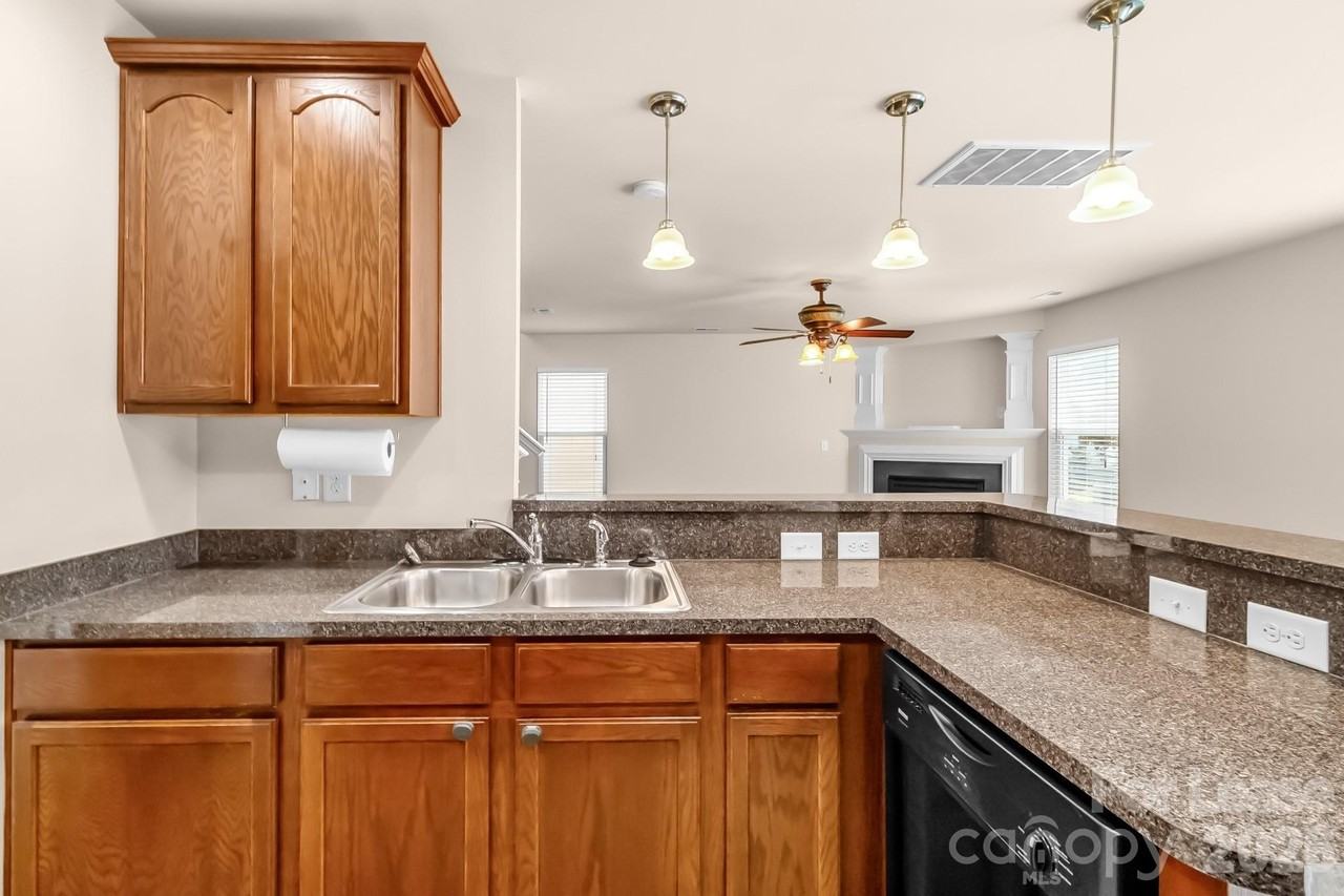 2937 Westbury Ct - Photo 6 of 37