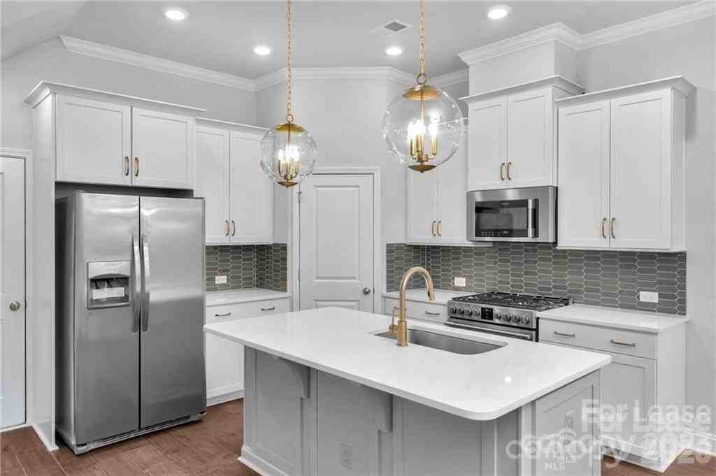 6327 Southgrove St - Photo 4 of 26