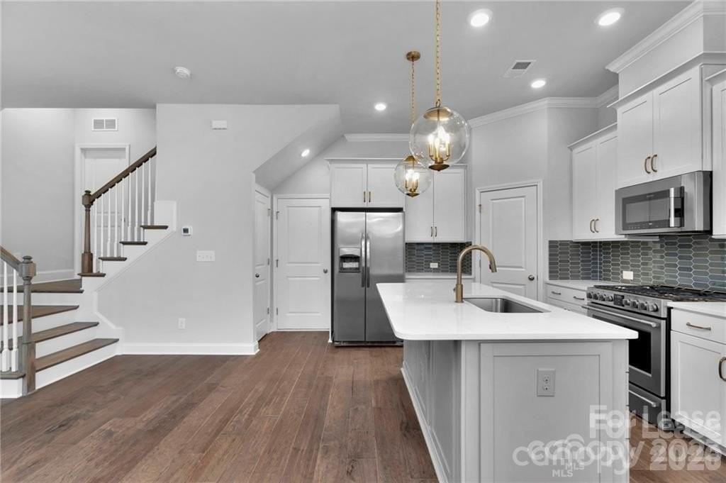 6327 Southgrove St - Photo 5 of 26