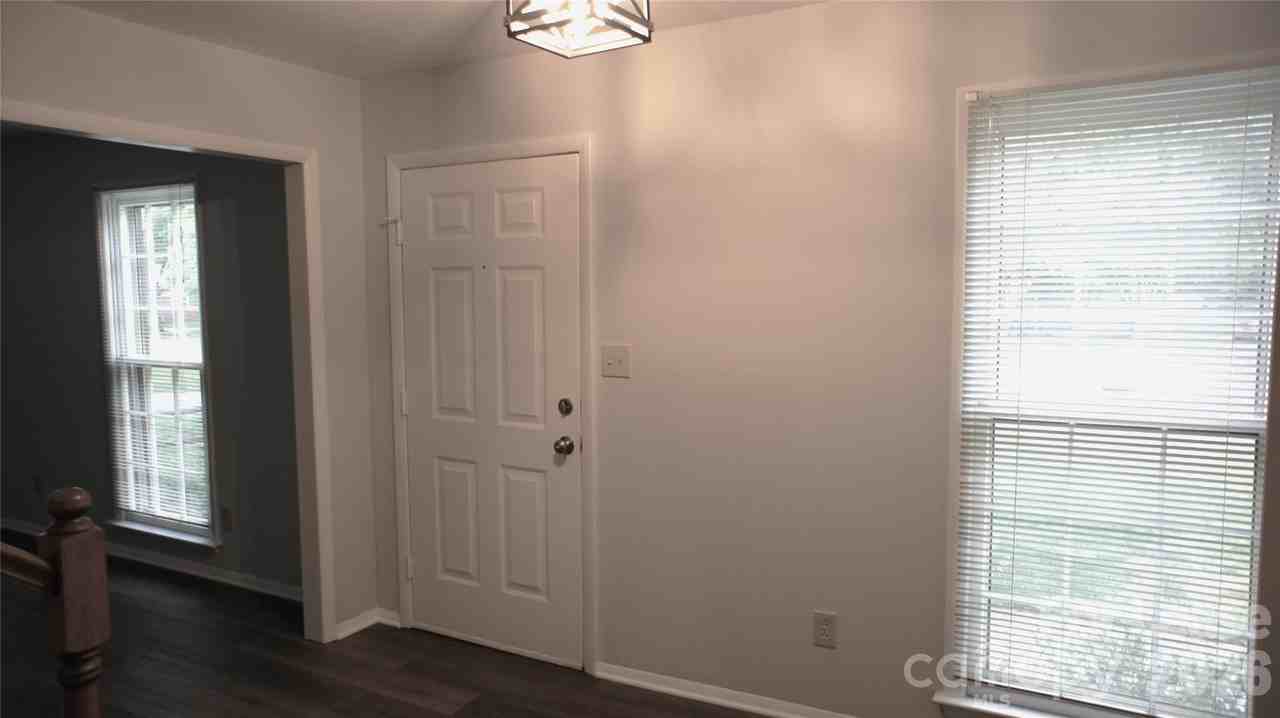 10000 Ridgemore Dr - Photo 3 of 43