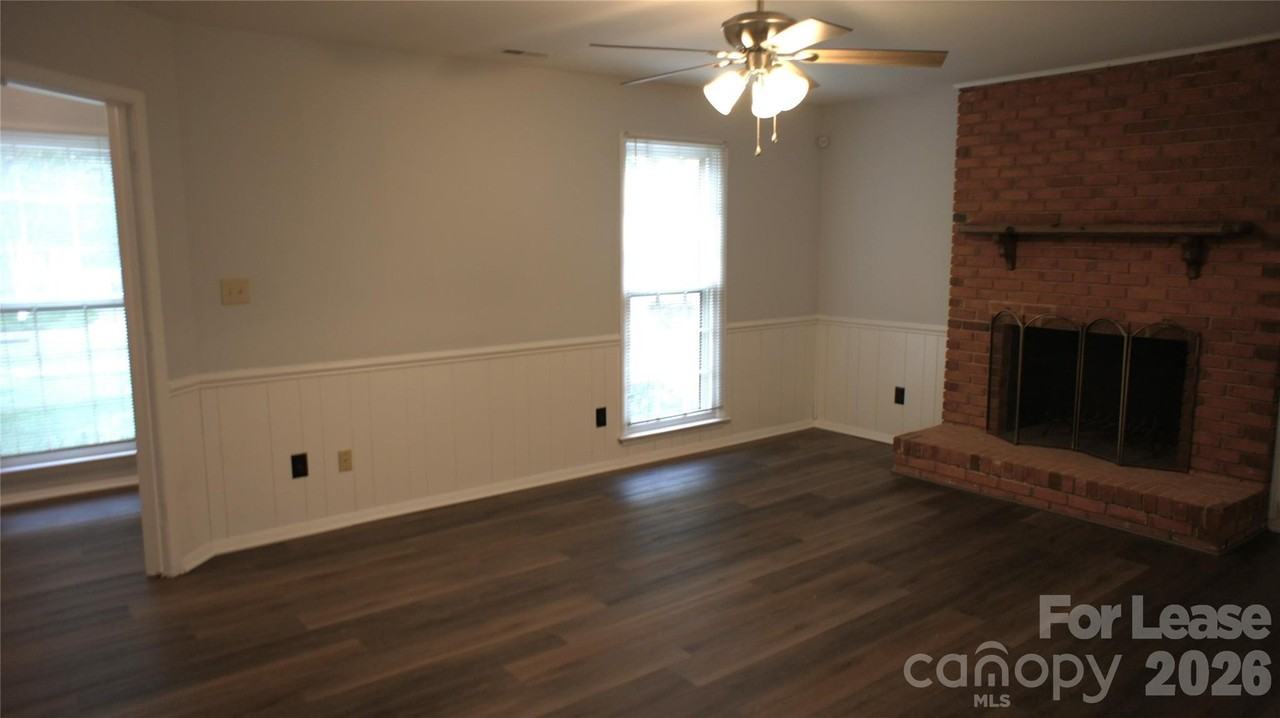 10000 Ridgemore Dr - Photo 5 of 43