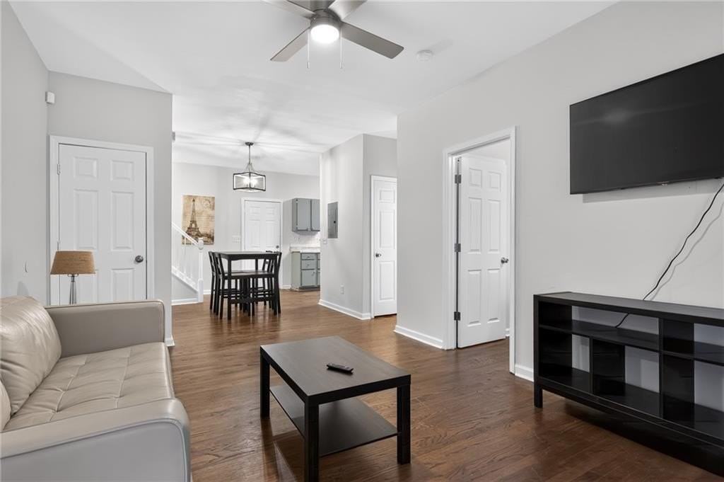 1021 Ada Ave Nw - Photo 2 of 15