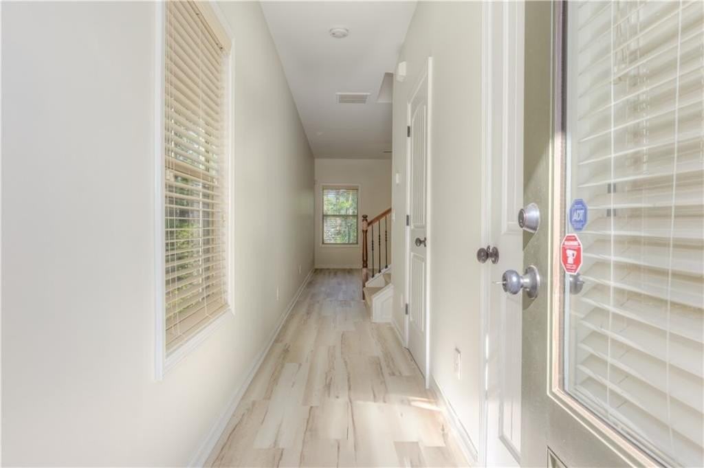 605 Summit Pt - Photo 6 of 50