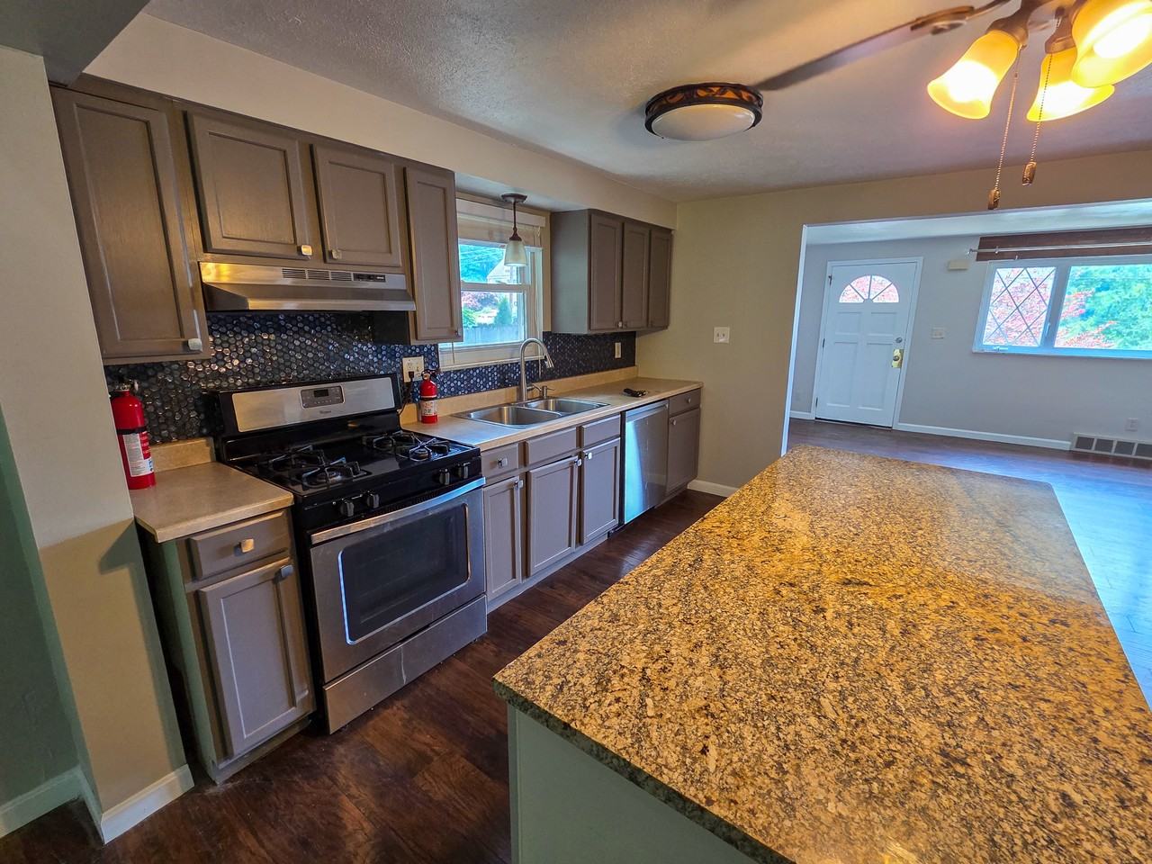151 Mahoning Dr #1 - Photo 5 of 50
