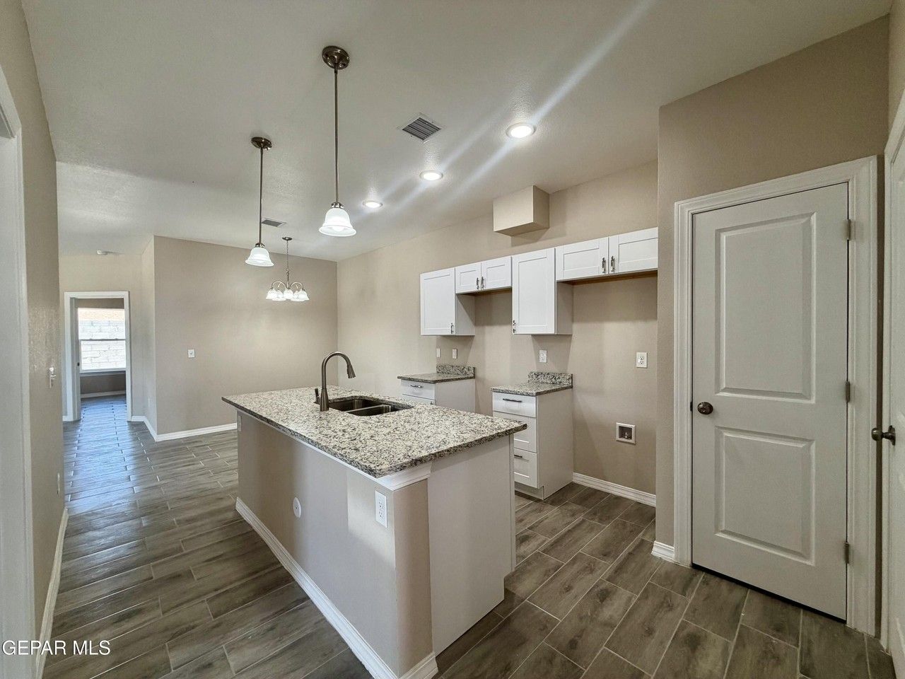 125 Palma Dr #1 - Photo 7 of 24