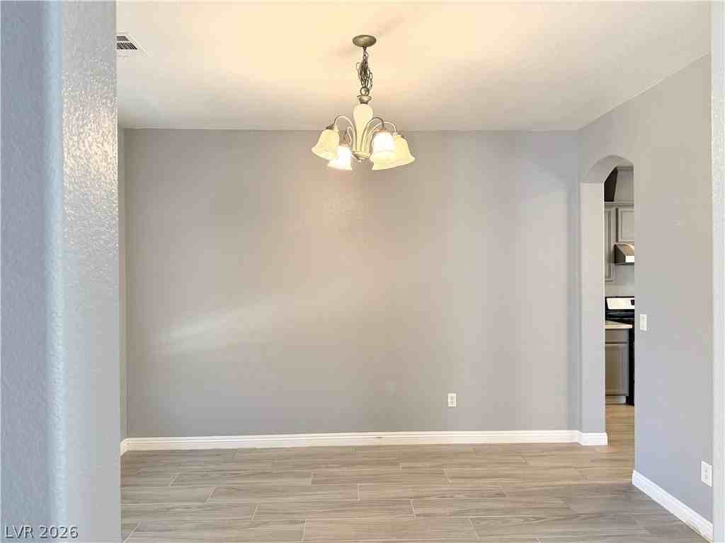 10329 Kalang St - Photo 4 of 32