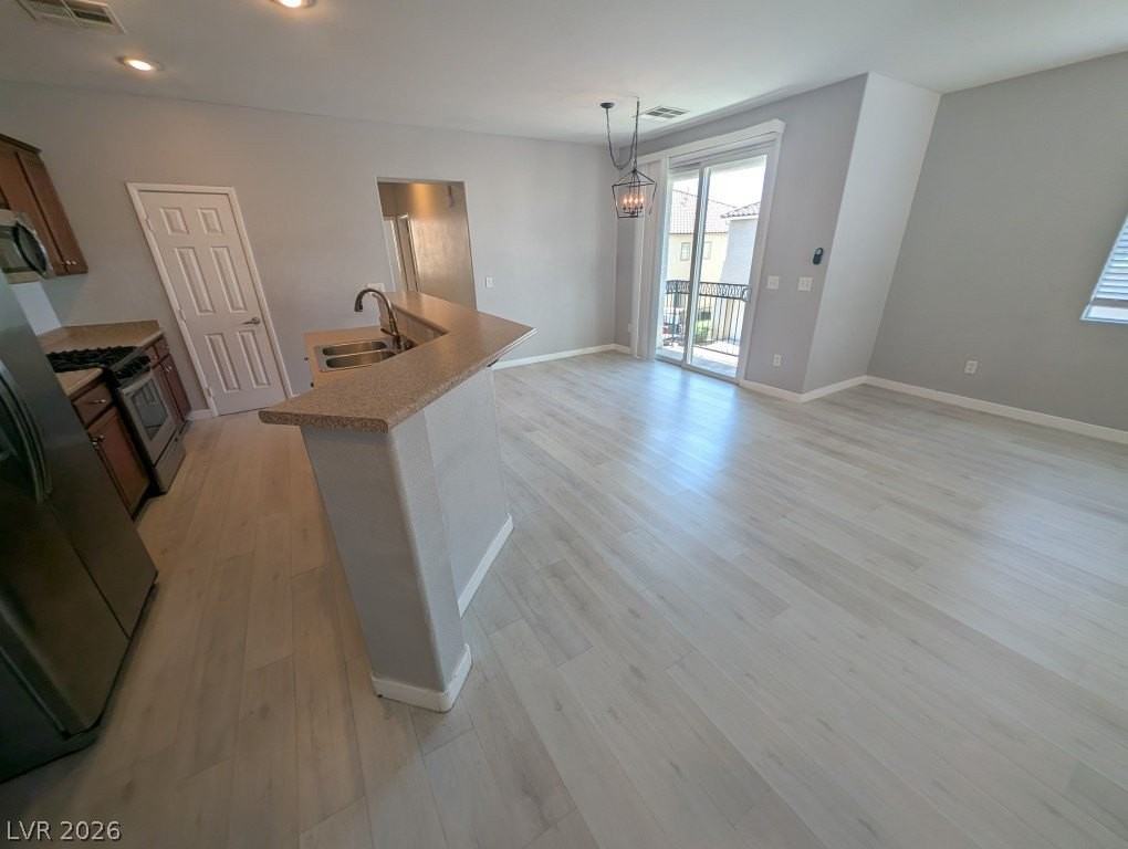 9120 Alpine Grove Ave #101 - Photo 5 of 19