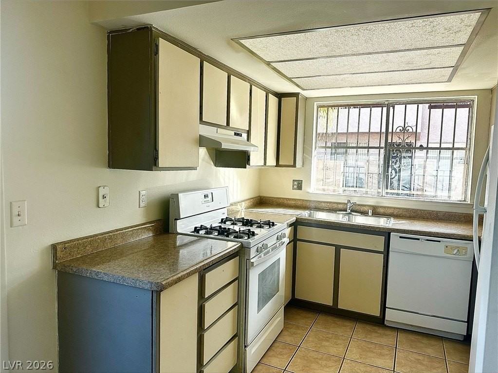 4338 Caliente St #15 - Photo 6 of 19