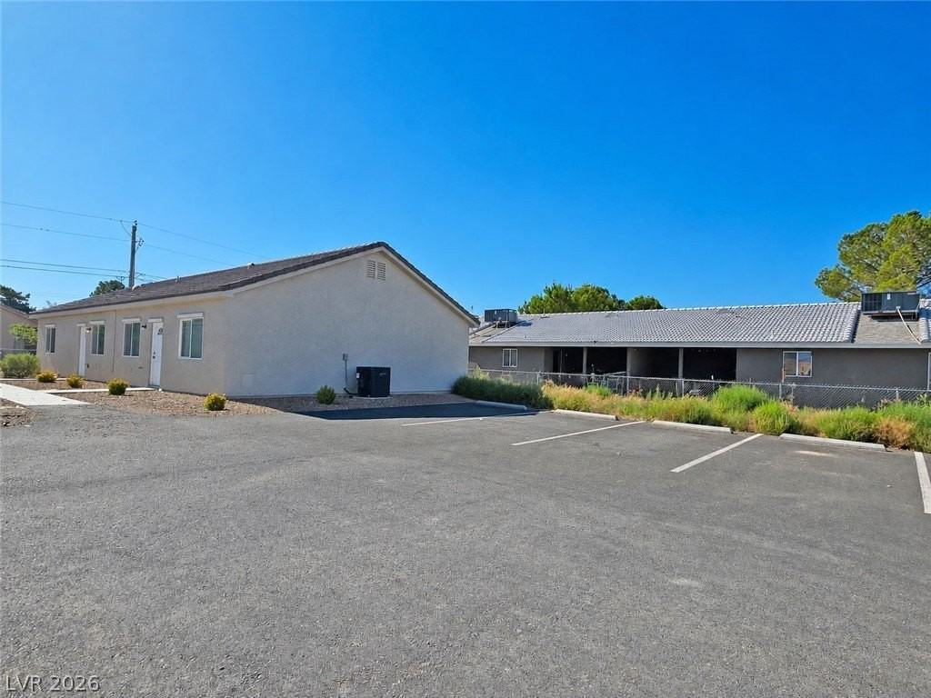 1121 Sixshooter Ave #4 - Photo 3 of 25