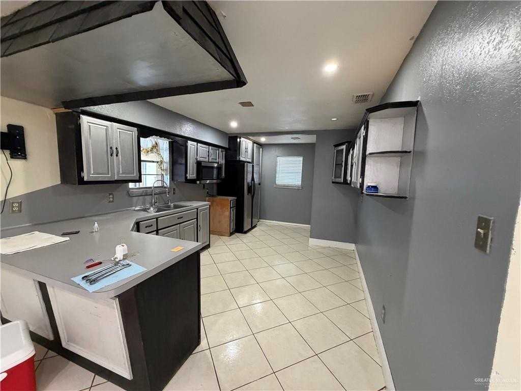 403 S 8th St - Photo 4 of 16
