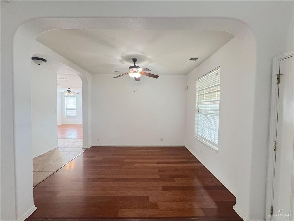 5117 Jasmine Ct - Photo 4 of 32