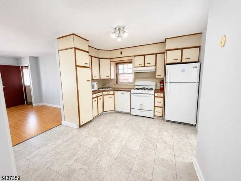 120 Grant Ave - Photo 5 of 11