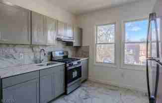 86 Abinger Pl #2R - Photo 1 of 1