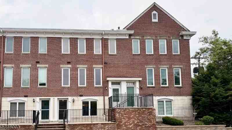 90 E Blackwell St Apt A #A - Photo 2 of 13