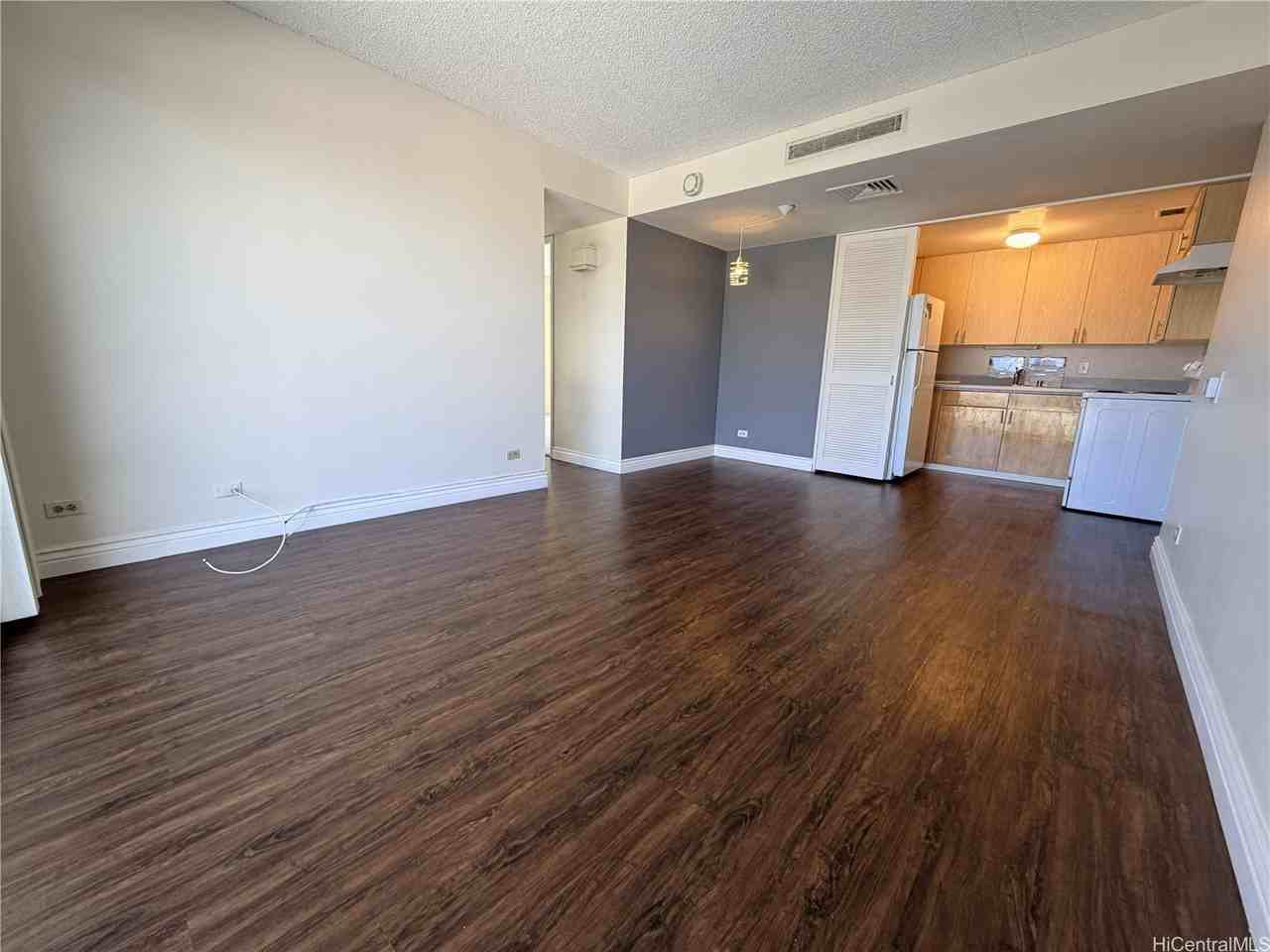 225 Queen St #14B - Photo 2 of 20