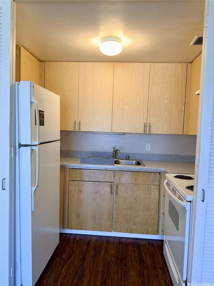 225 Queen St #14B - Photo 4 of 20