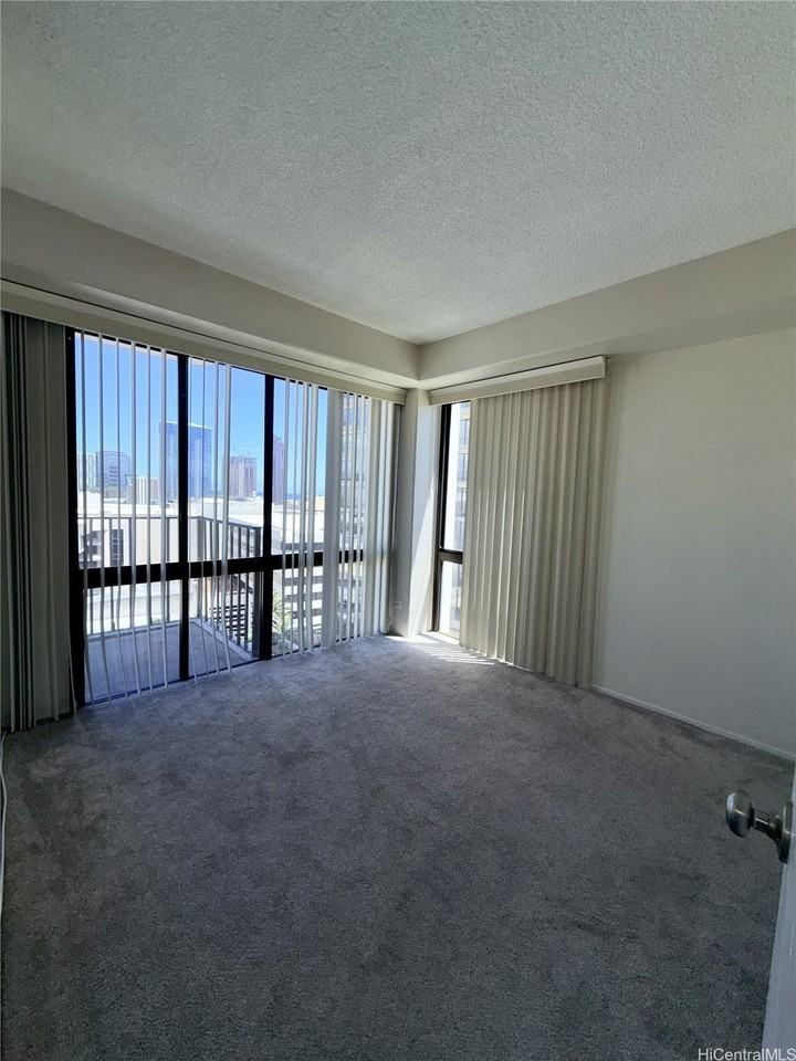 225 Queen St #14B - Photo 5 of 20