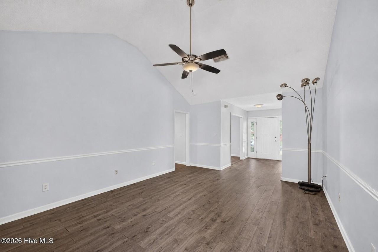 4810 Golden Leaf Ln - Photo 7 of 27