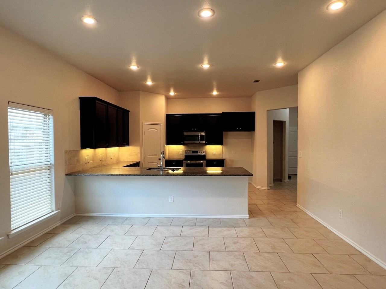 9605 Rochester Ave - Photo 4 of 16