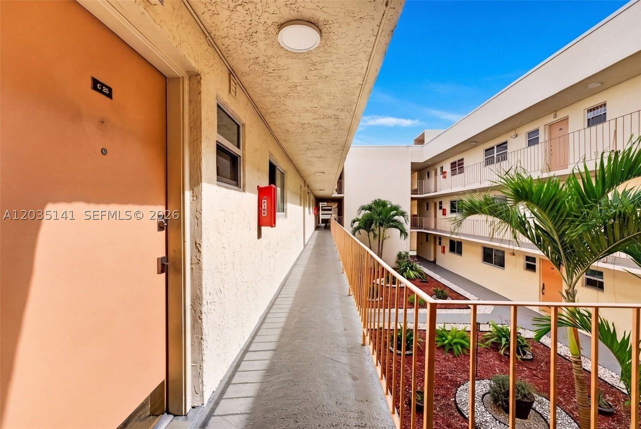 10300 Sw 24th St #C25 - Photo 4 of 32